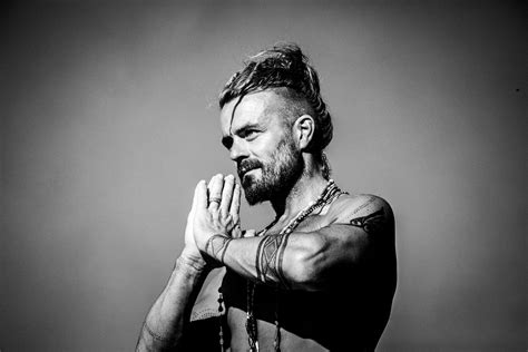 Xavier rudd - I believe, I believe it's my beginning. Oh oh oh. Gone are those winters. Gone are those days. Gone are those choices, to be recklessly brave. I'm guided by angels. Decided by choice. It's my ...